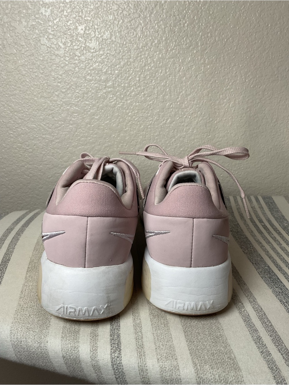 Nike Womens Air Max Bella TR 4 Champagne Pink Lace-Up Sneakers - Picture 4 of 7